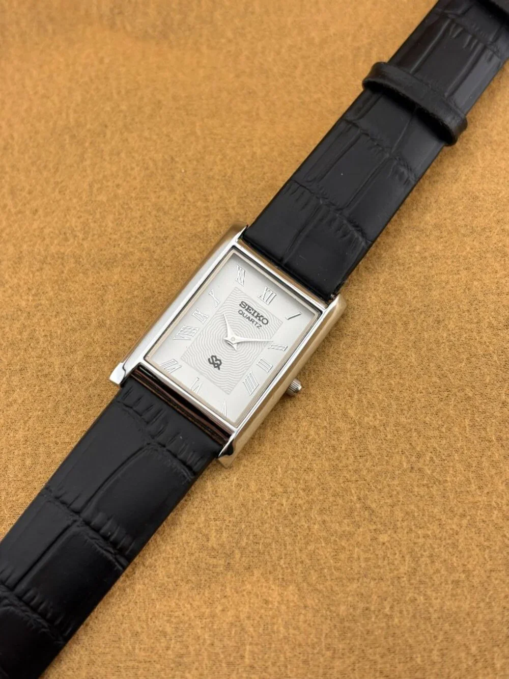 WHITE SILVER VINTAGE Seiko Vintage slim men's Watch